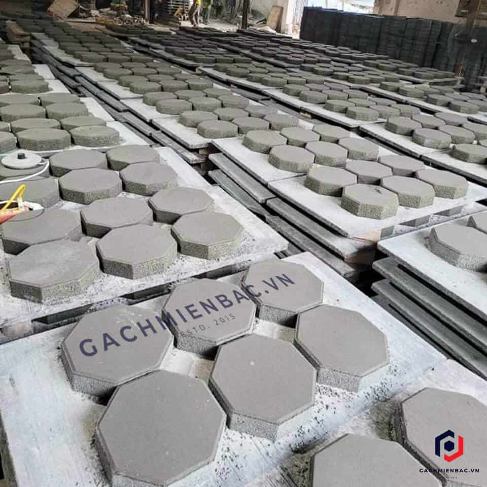 Gạch bát giác tự chèn vỉa hè màu ghi tại nhà máy gạch Miền Bắc