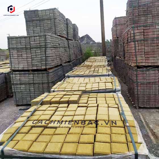Gạch block tự chèn nhân vuông màu vàng