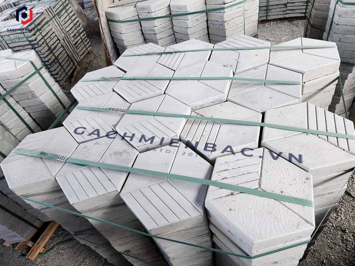 Gạch lục giác giả đá 3 sọc màu trắng tại nhà máy gạch Miền Bắc