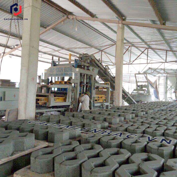 Gạch số 8 nhám tại nhà máy gạch Miền Bắc